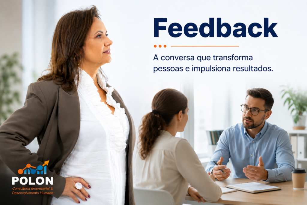 Psicóloga Jovaneide Polon em destaque, olhando para uma cena de feedback entre líder e colaborador em ambiente corporativo moderno, com o título "Feedback" e a identidade visual da Polon Consultoria Empresarial & Desenvolvimento Humano.